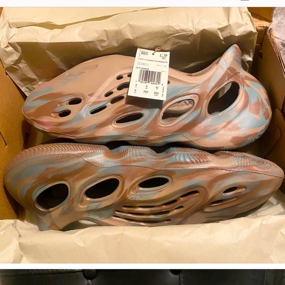 YEEEZY FOAM RUNNER - Picture 6 of 6